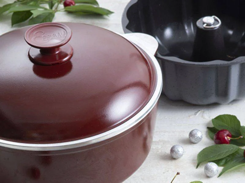 Cacerola Essen 24 cm Línea Marsala con savarín