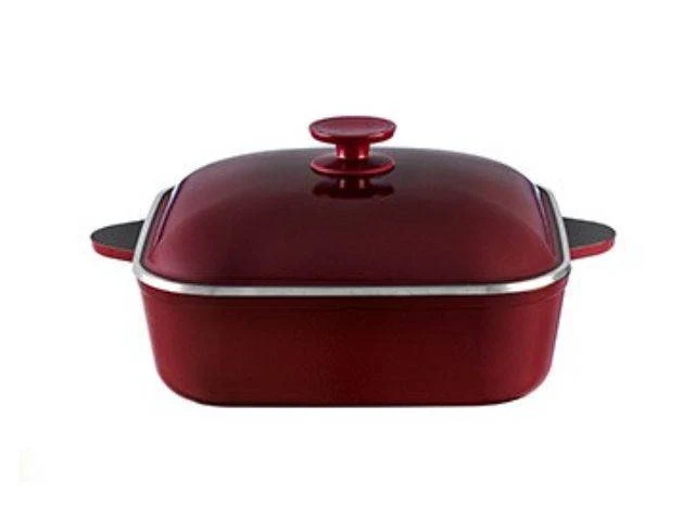cacerola cuadrada linea marsala 29 cm essen. Color bordó, es la linea clásica de essen. Su capacidad en litros es de 6,5 segun sus características tecnicas