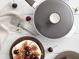 Torta húmeda de chocolate hecha en olla Essen